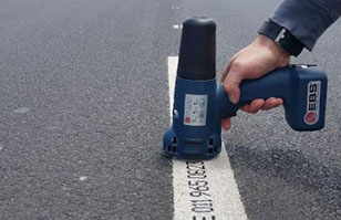 超長(zhǎng)待機(jī)，便攜式工業(yè)噴碼機(jī)典范——德國(guó)EBS-250手持噴碼機(jī)